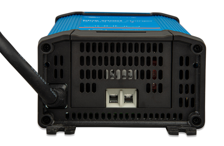 Victron Energy Blue Smart IP22 Charger 12V/30A (1)